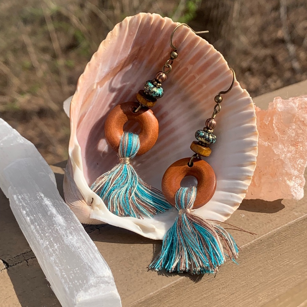Wooden tassel boho earrings - Picture 2 of 6